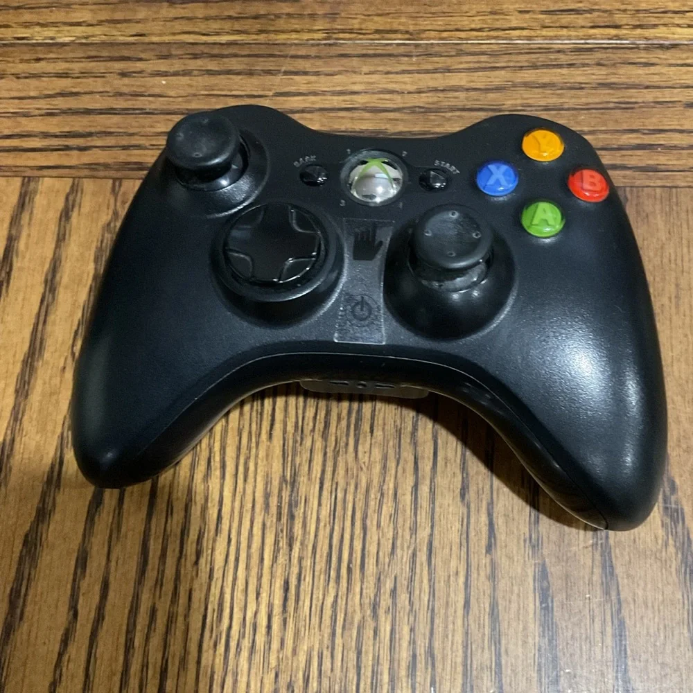 XBOX 360 Console Bundle with Turtle Beach Earforce XL Headset & Controller